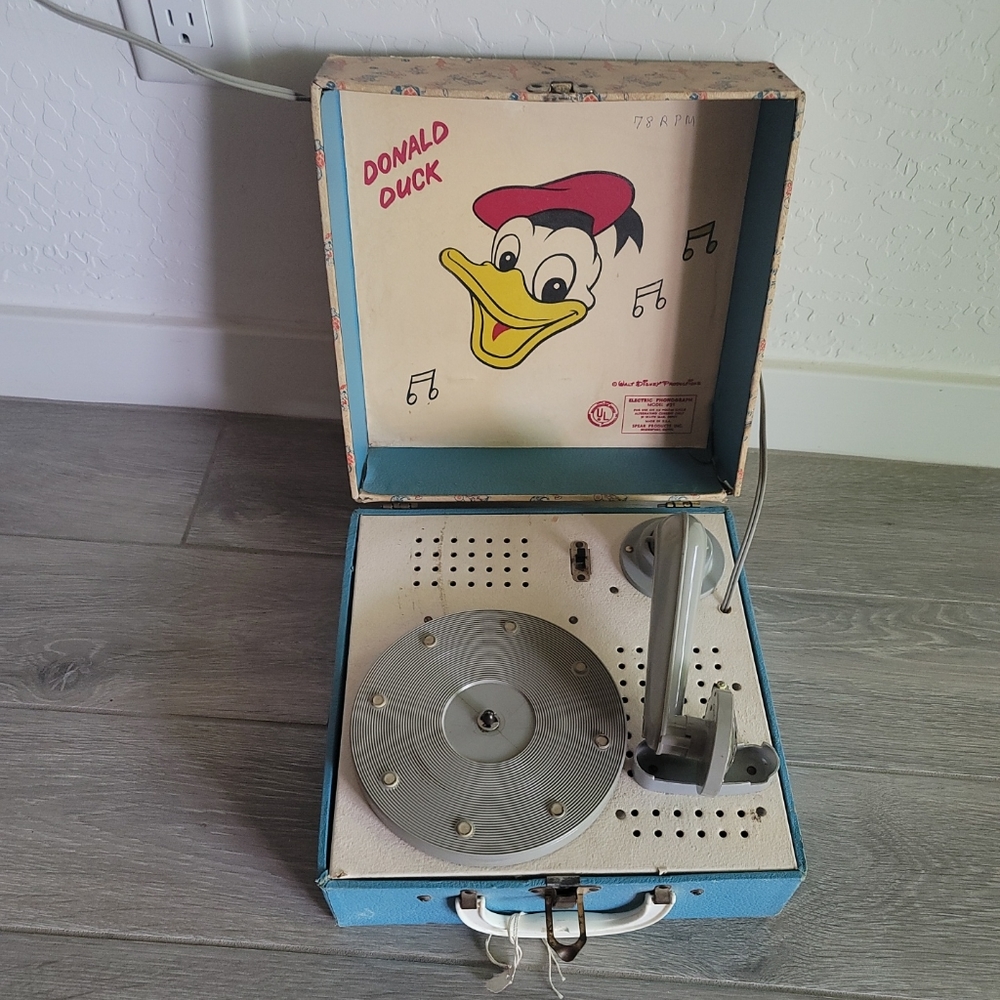 VTG Record Player  Donald Duck Walt Disney Prod Electric Phonograph Model #21